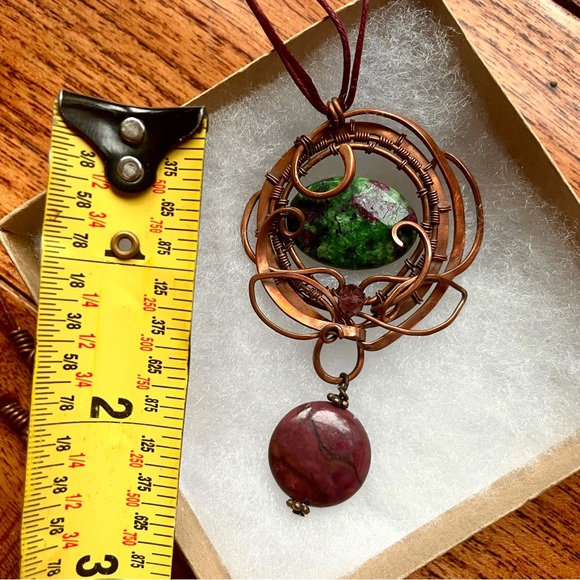 Elegant Copper and Green Pendant Necklace - Picture 3 of 3